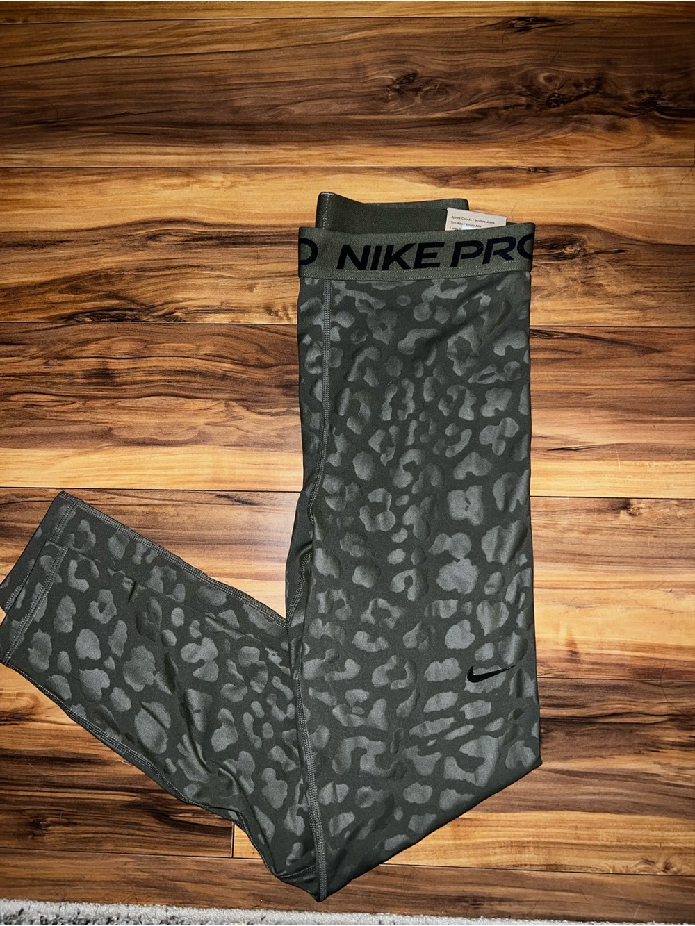 Nike Pro Olive Green Leopard-Print women’s Leggings NWT